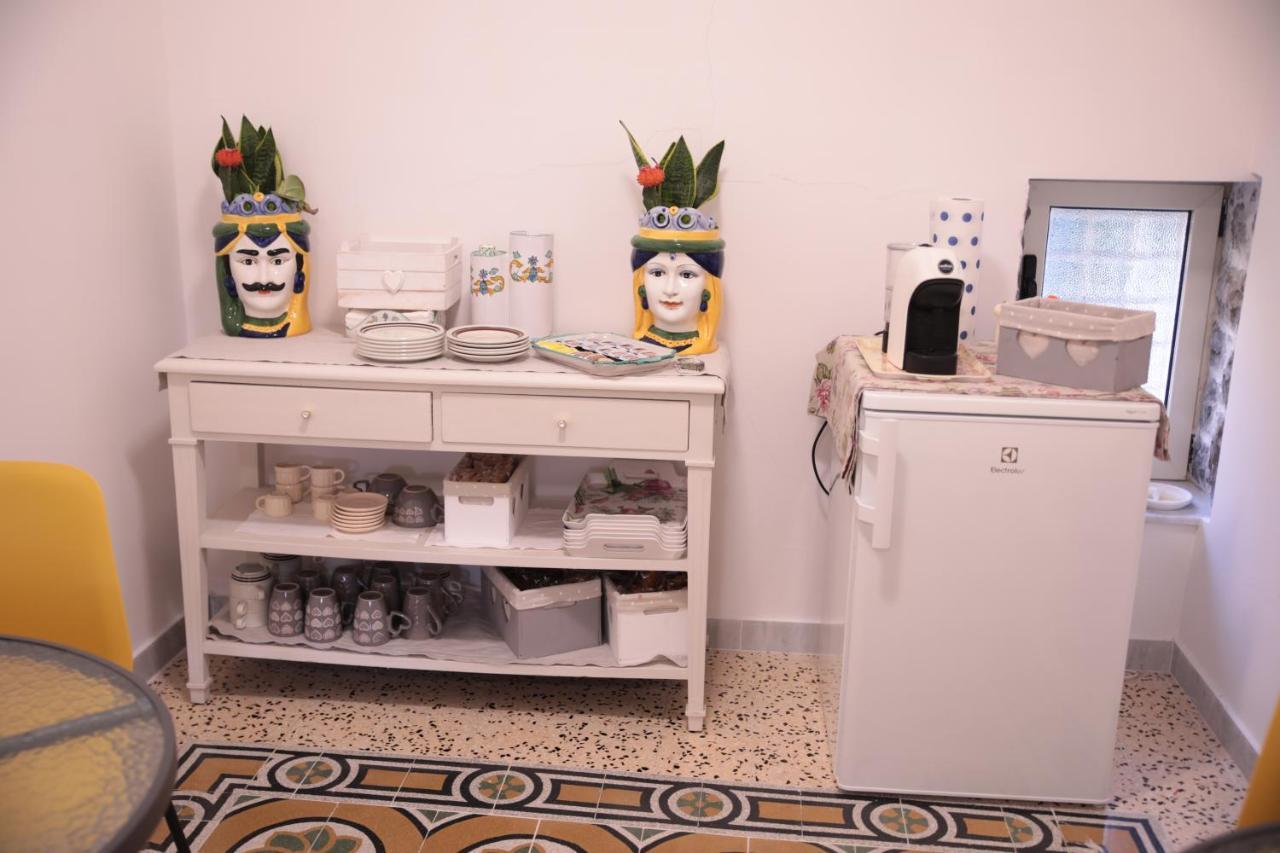 Palazzo Caracciolo Del Sole Bed & Breakfast Terzigno Exterior photo