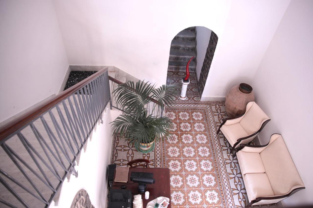 Palazzo Caracciolo Del Sole Bed & Breakfast Terzigno Exterior photo