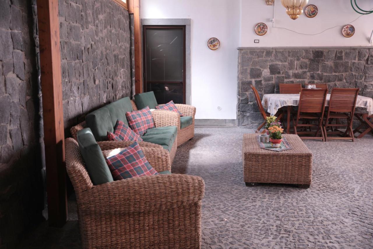 Palazzo Caracciolo Del Sole Bed & Breakfast Terzigno Exterior photo
